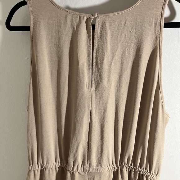 Vince Camuto Beige Sleeveless Dress - Picture 9 of 10